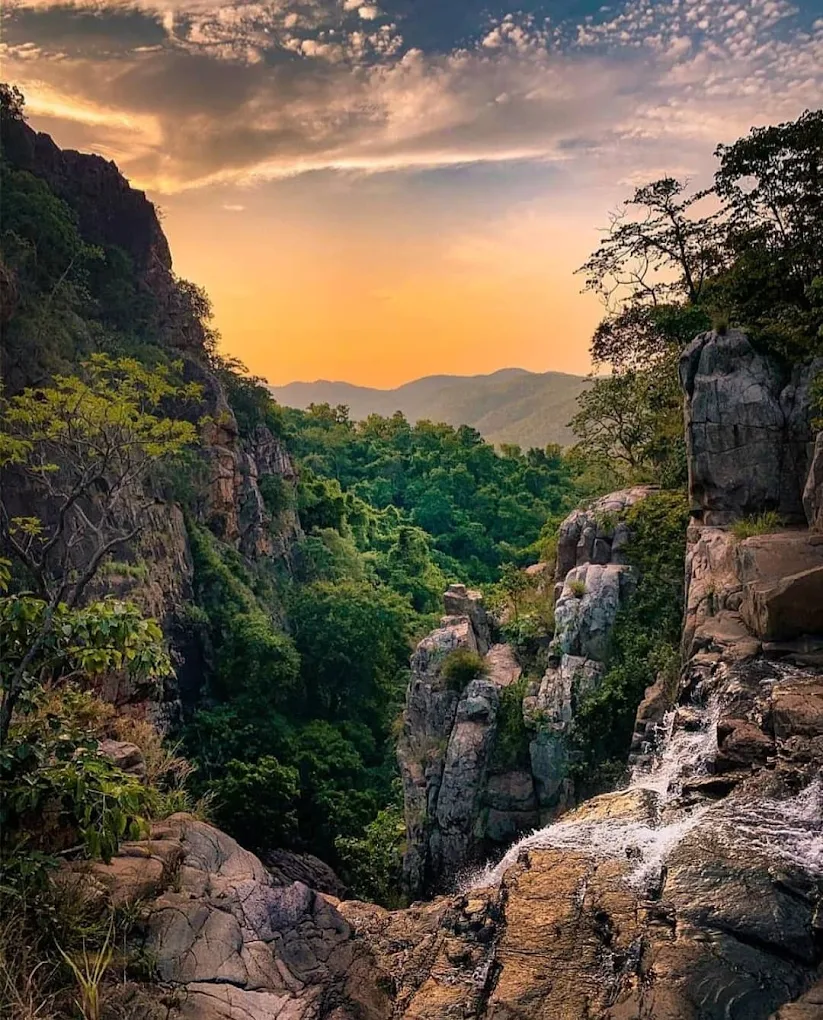 Barehipani Waterfall, photo 4 of 8