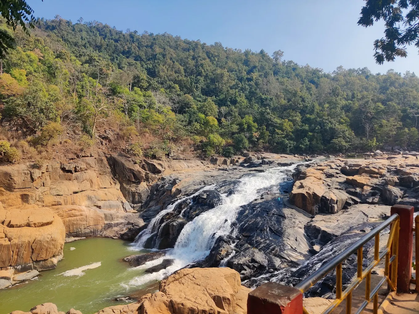 Putudi Waterfall, photo 1 of 6