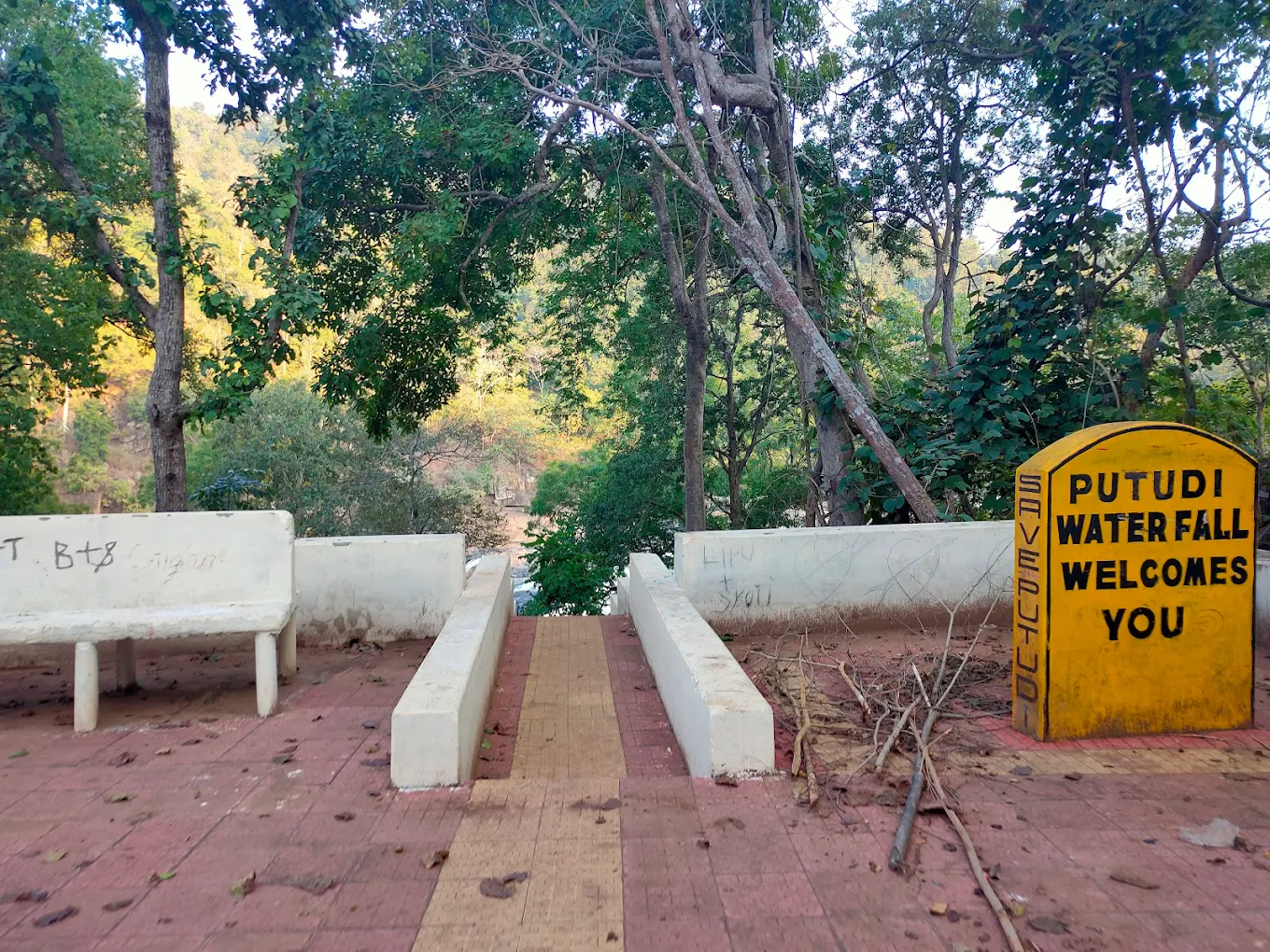 Putudi Waterfall, photo 2 of 6