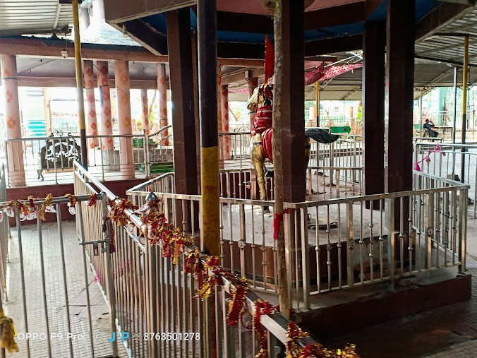 Majhighariani Temple, photo 3 of 8