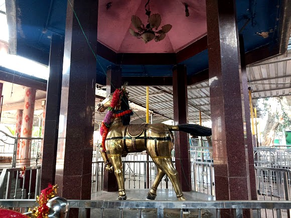 Majhighariani Temple, photo 2 of 8