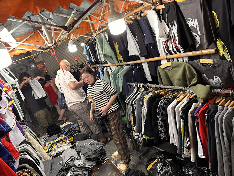 Night market, photo 1 of 9
