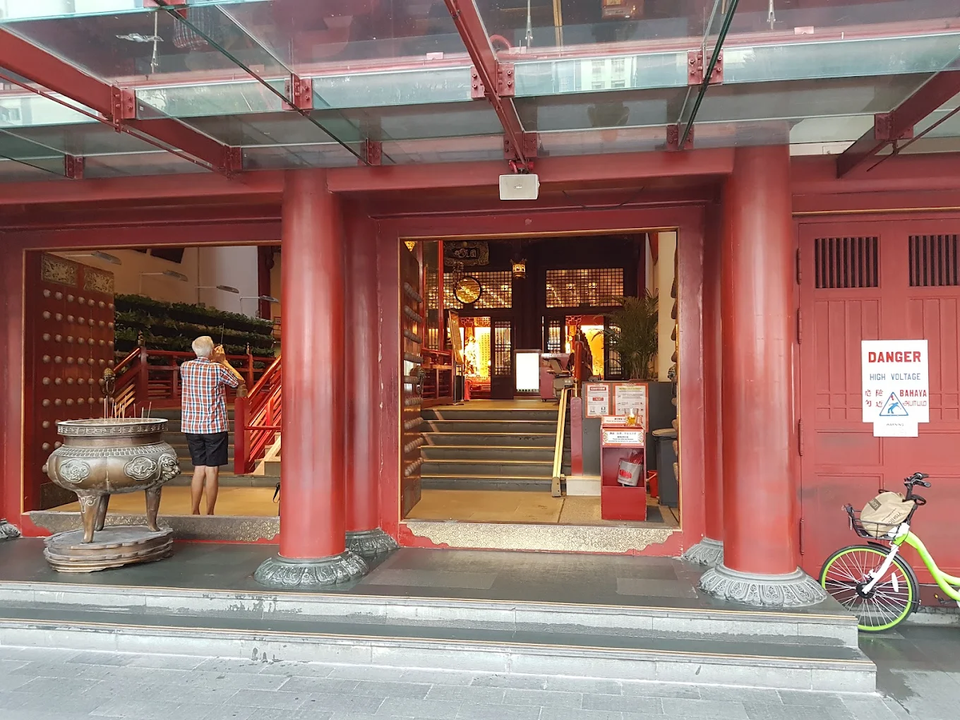 Buddha Tooth Relic Temple, photo 3 of 11