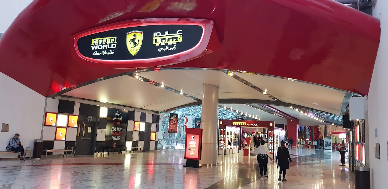 Yas Mall, photo 1 of 13