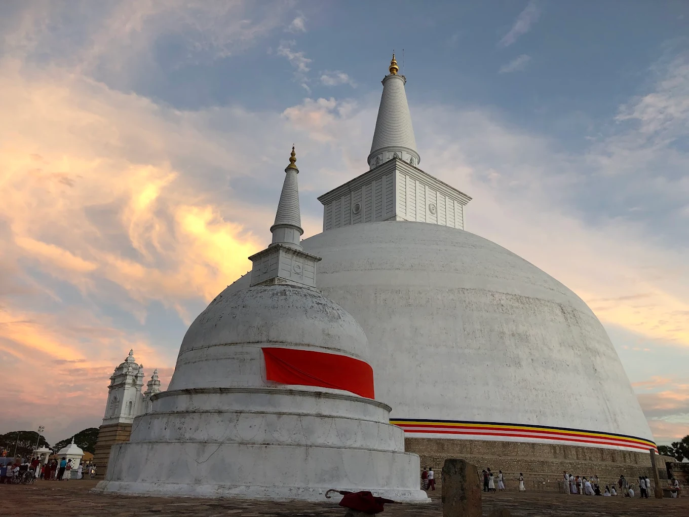 Ruwanweli Maha Seya, photo 1 of 10