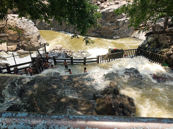 Tamilnadu hogenakkal falls, photo 2 of 10