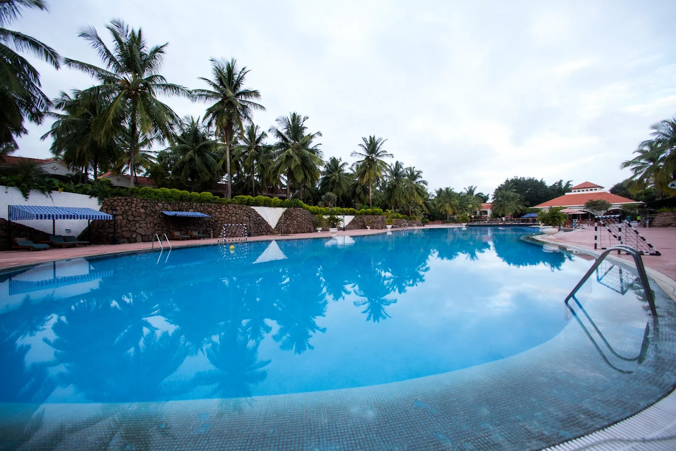 THE GOLDEN PALMS HOTEL & SPA, photo 1 of 11