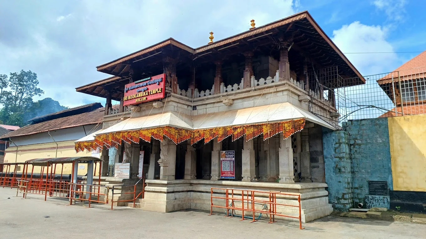 Kolluru Shri Mookambika Devi Temple, photo 1 of 10