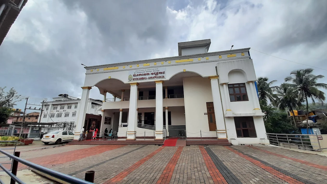 Kolluru Shri Mookambika Devi Temple, photo 3 of 10