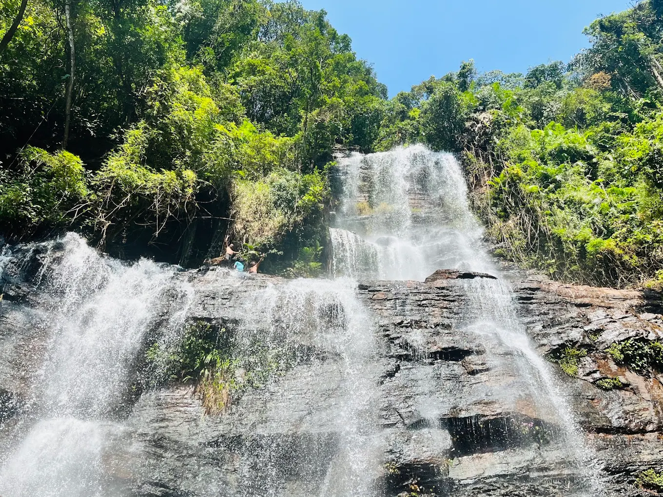 Jhari Waterfall, photo 1 of 10