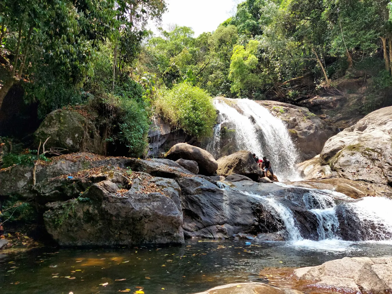 Nayamakad Waterfall, photo 1 of 6