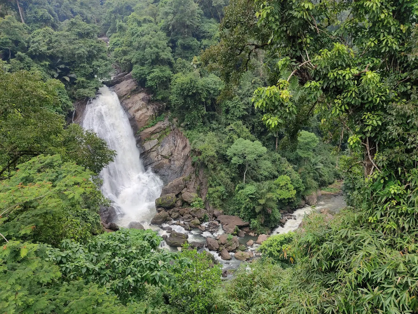 Nayamakad Waterfall, photo 4 of 6