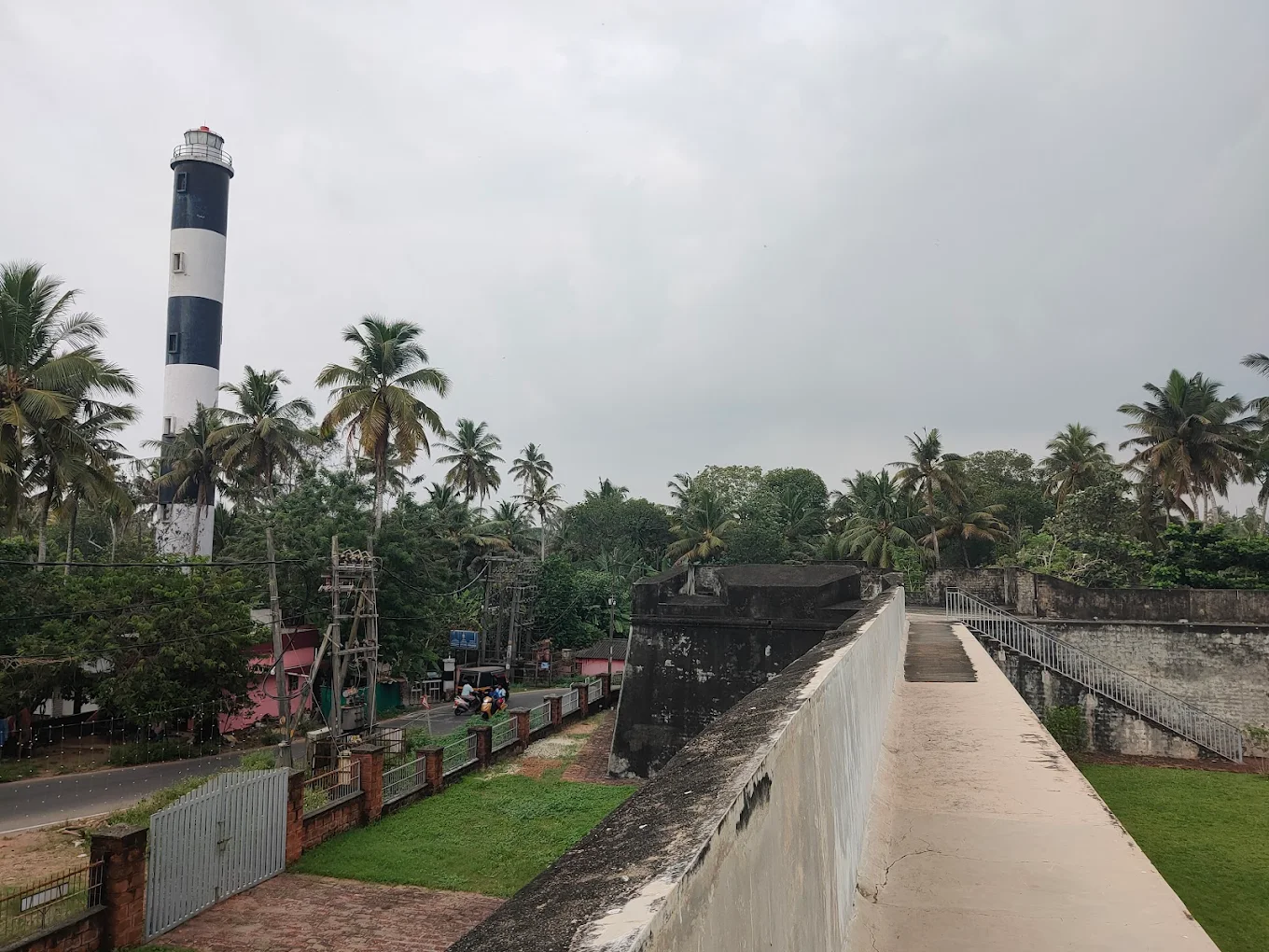 Anjengo Light House, photo 2 of 8