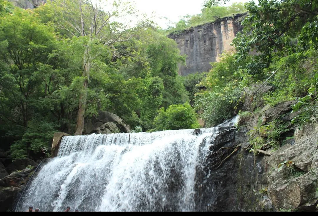 Suruli Falls, photo 1 of 11
