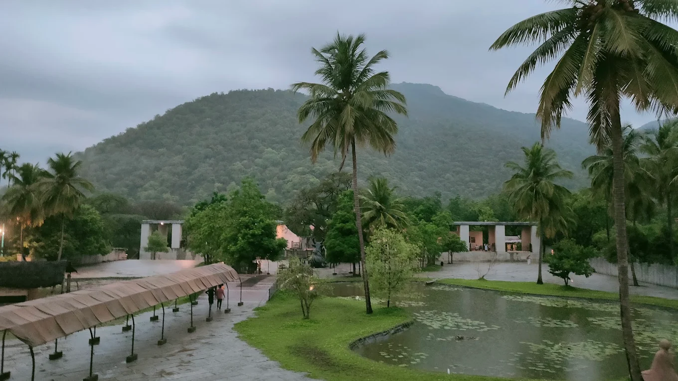 Isha Yoga Center Road, photo 3 of 10