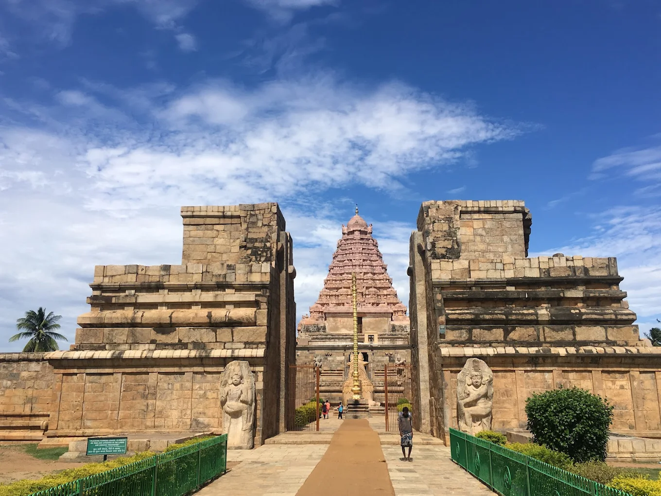 Airavatesvara Temple, photo 3 of 11