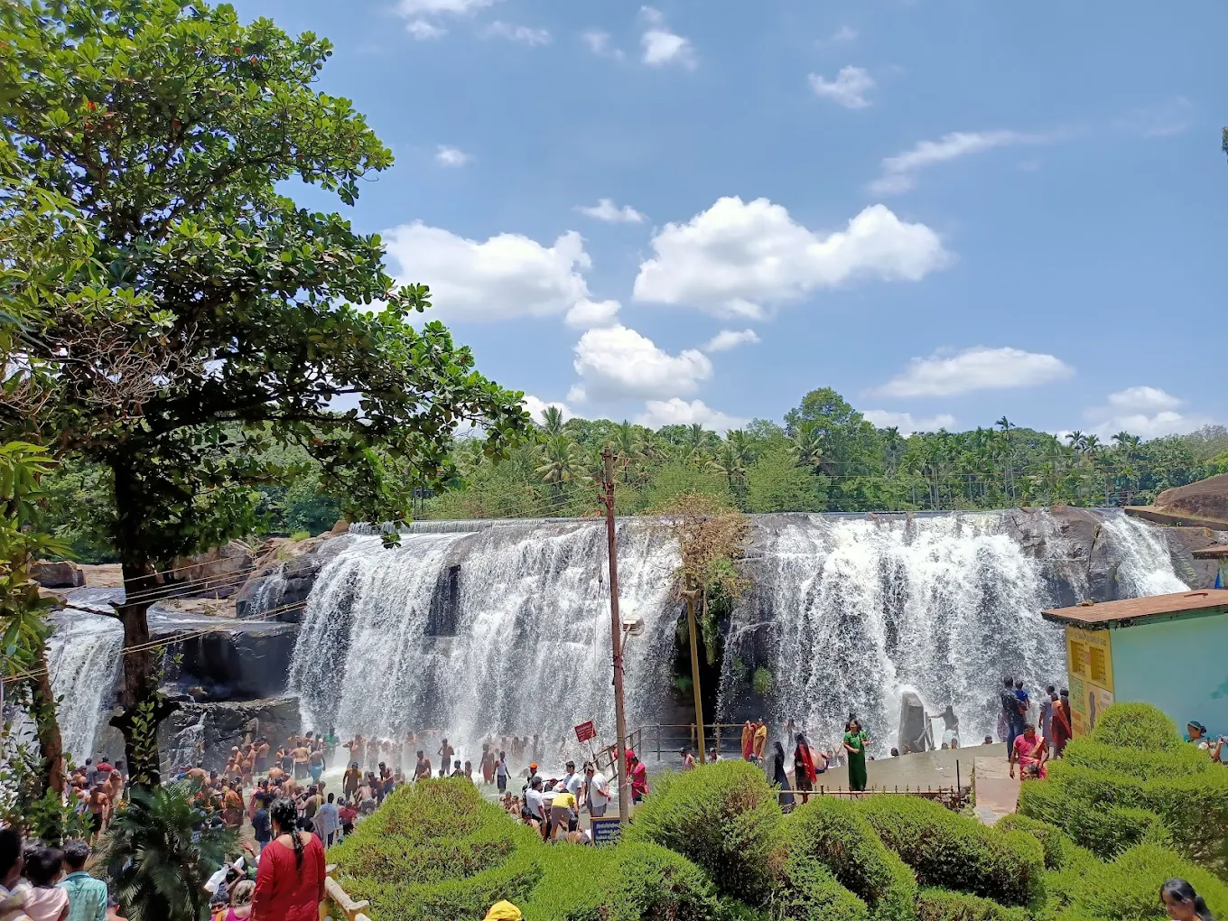 Thirparappu Waterfalls, photo 1 of 11