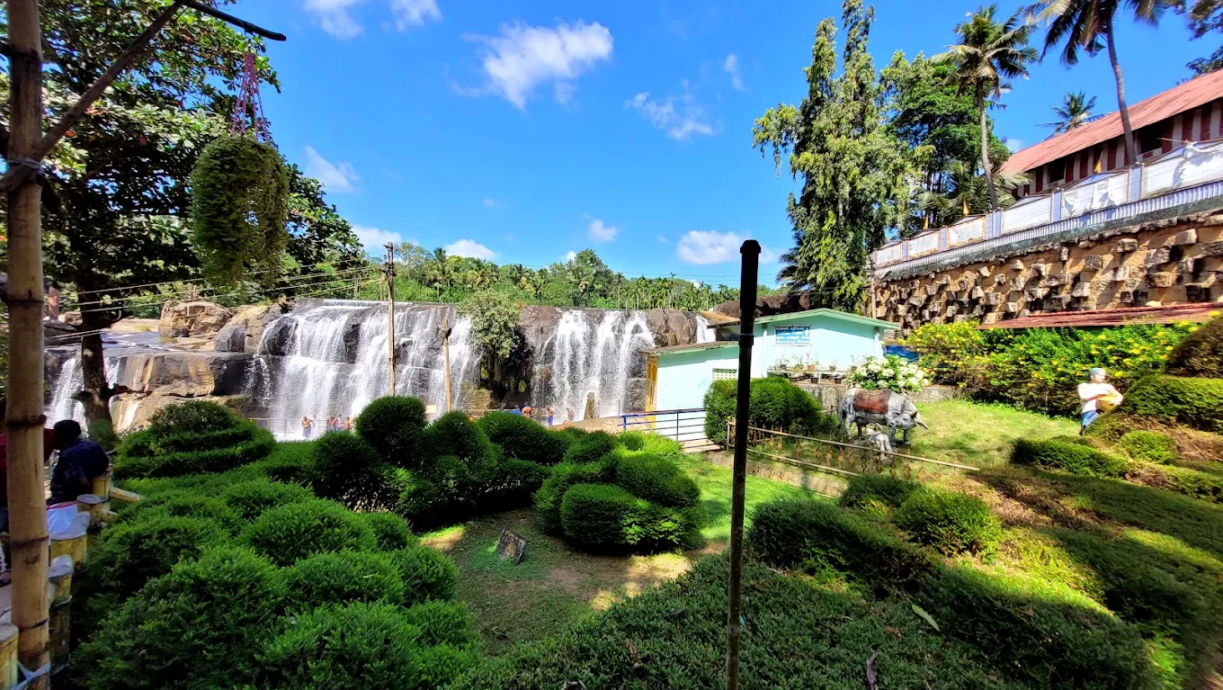 Thirparappu Waterfalls, photo 2 of 11