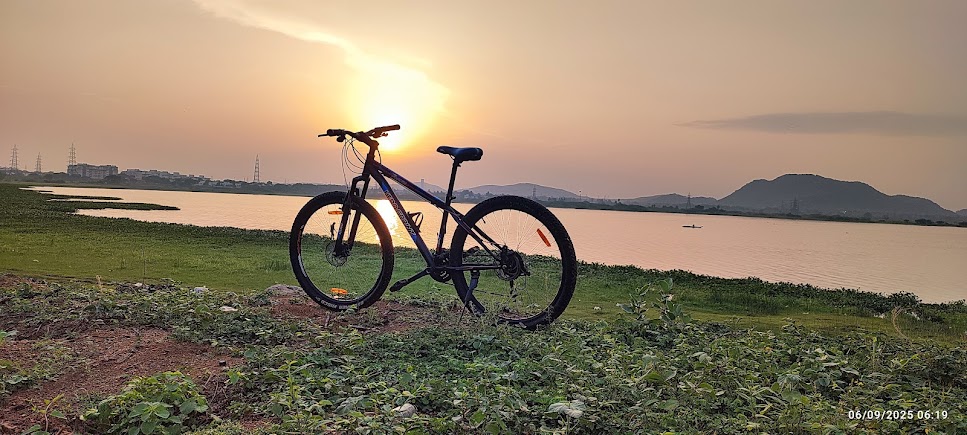 Kolavai Lake, photo 2 of 7