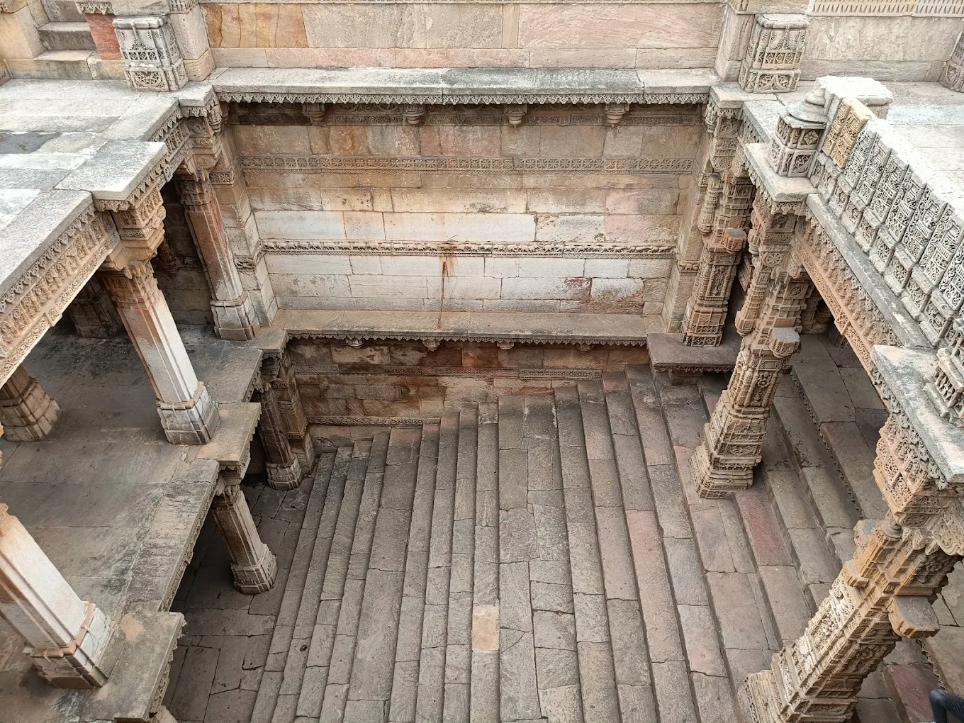 The Adalaj Stepwell, photo 2 of 9