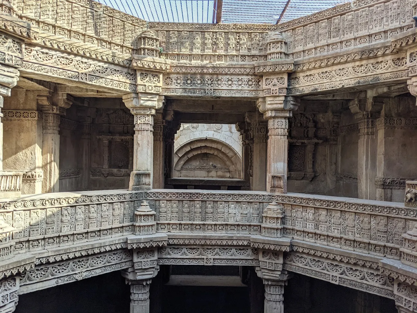 The Adalaj Stepwell, photo 3 of 9