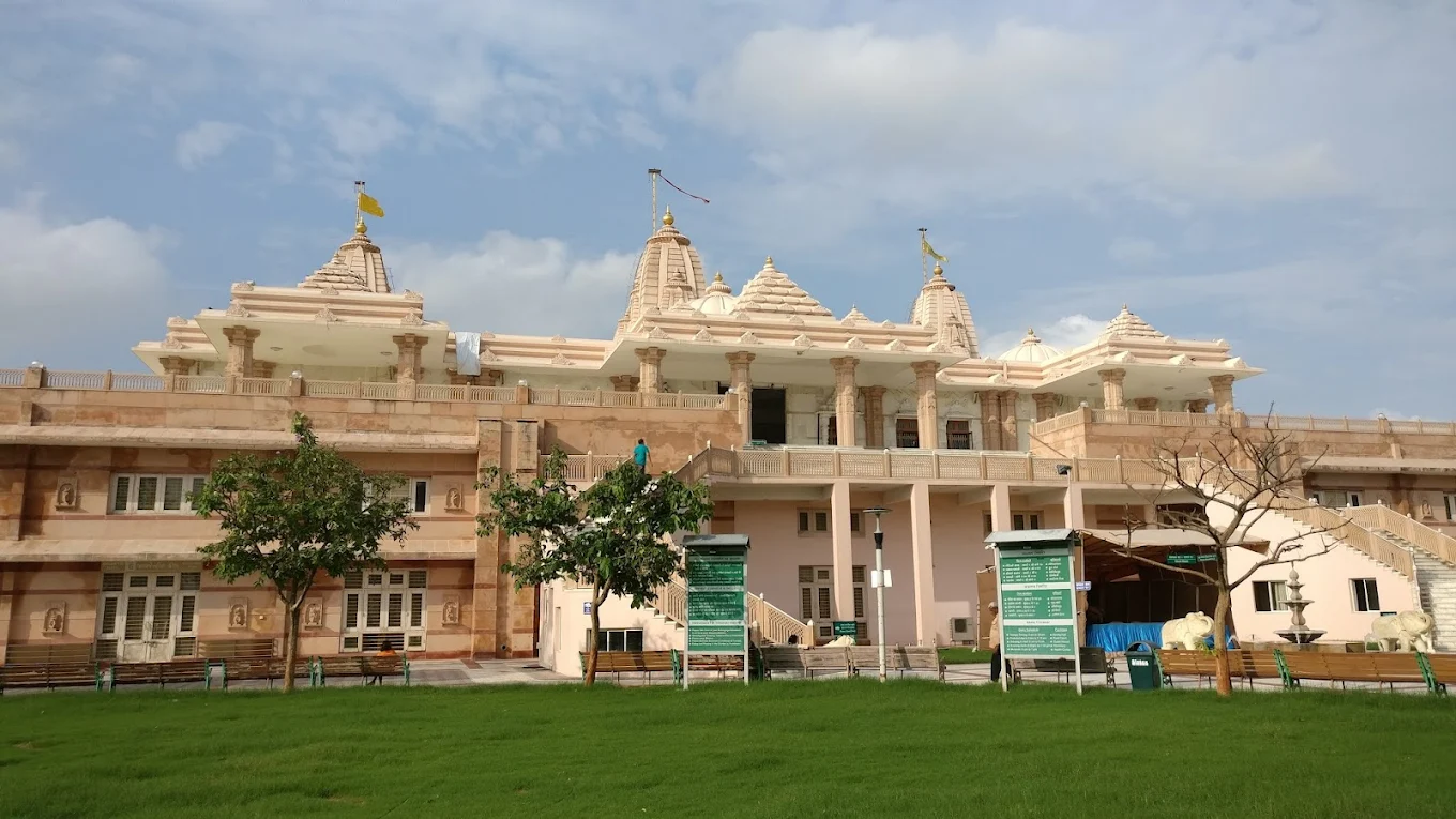 Trimandir, Adalaj, photo 4 of 11
