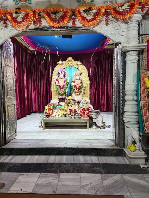 Laxminarayan Temple , Manjalpur, photo 1 of 9