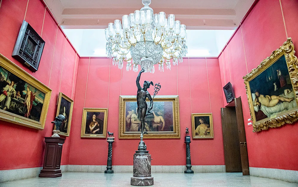 Maharaja Fatehsinh Museum, photo 1 of 9
