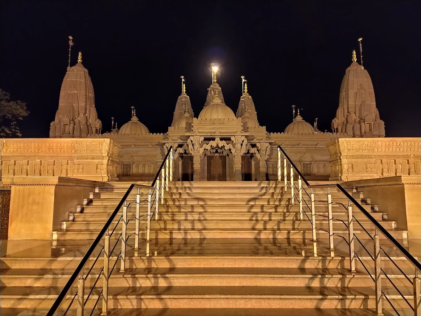 BAPS Shri Swaminarayan Mandir, photo 1 of 10