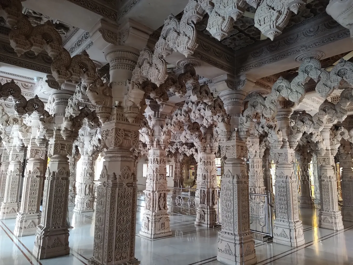 BAPS Shri Swaminarayan Mandir, photo 3 of 10