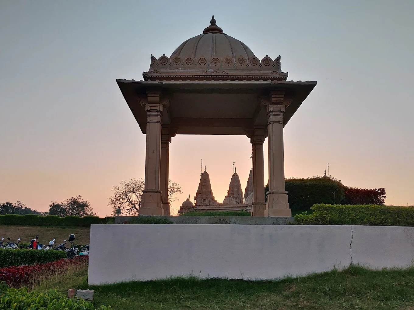 BAPS Shri Swaminarayan Mandir, photo 4 of 10