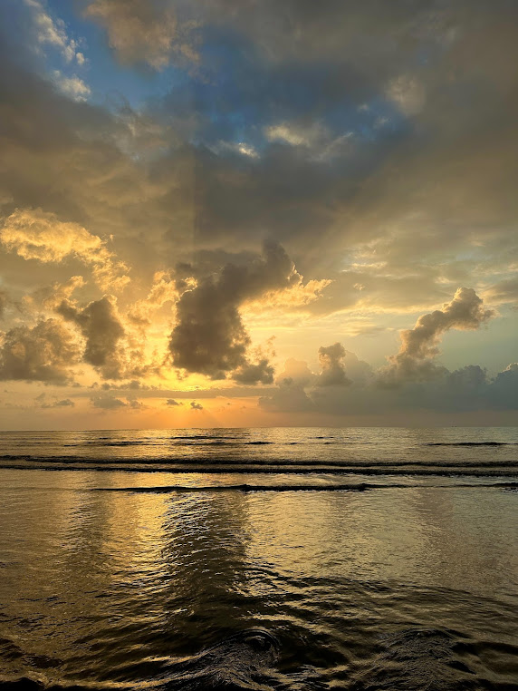 Versova Beach, photo 2 of 9