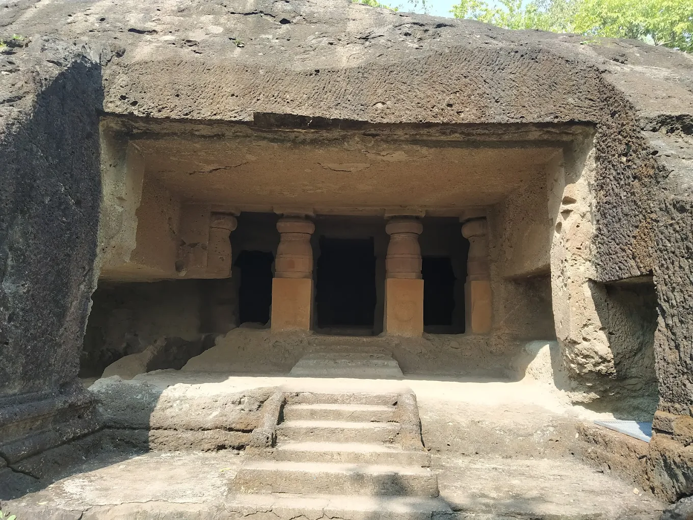 Mahakali Caves, photo 1 of 10