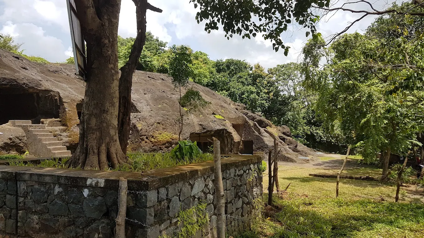 Mahakali Caves, photo 2 of 10