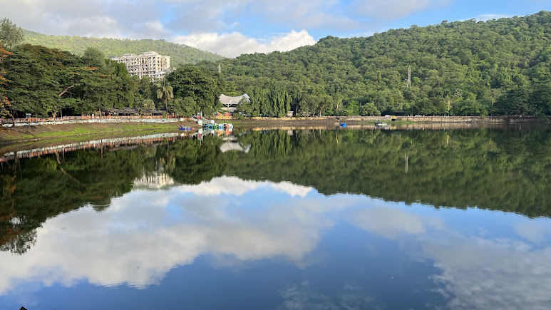 Upvan Lake, photo 1 of 8