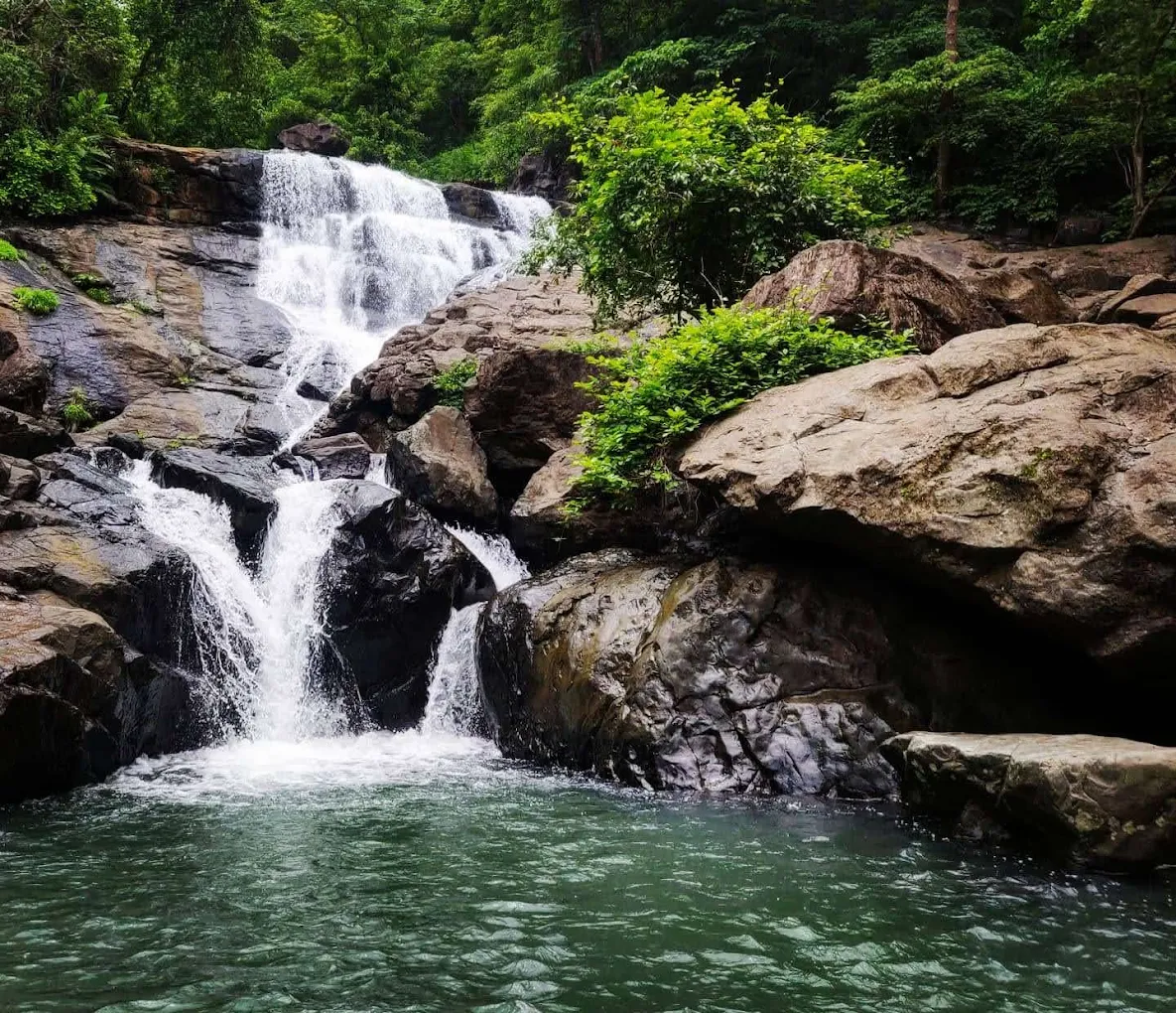 Chinchoti Waterfalls, photo 2 of 6