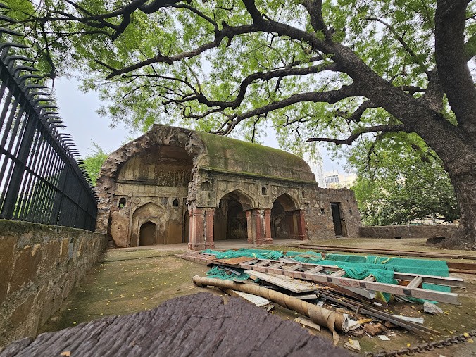 Agrasen ki Baoli, photo 1 of 8