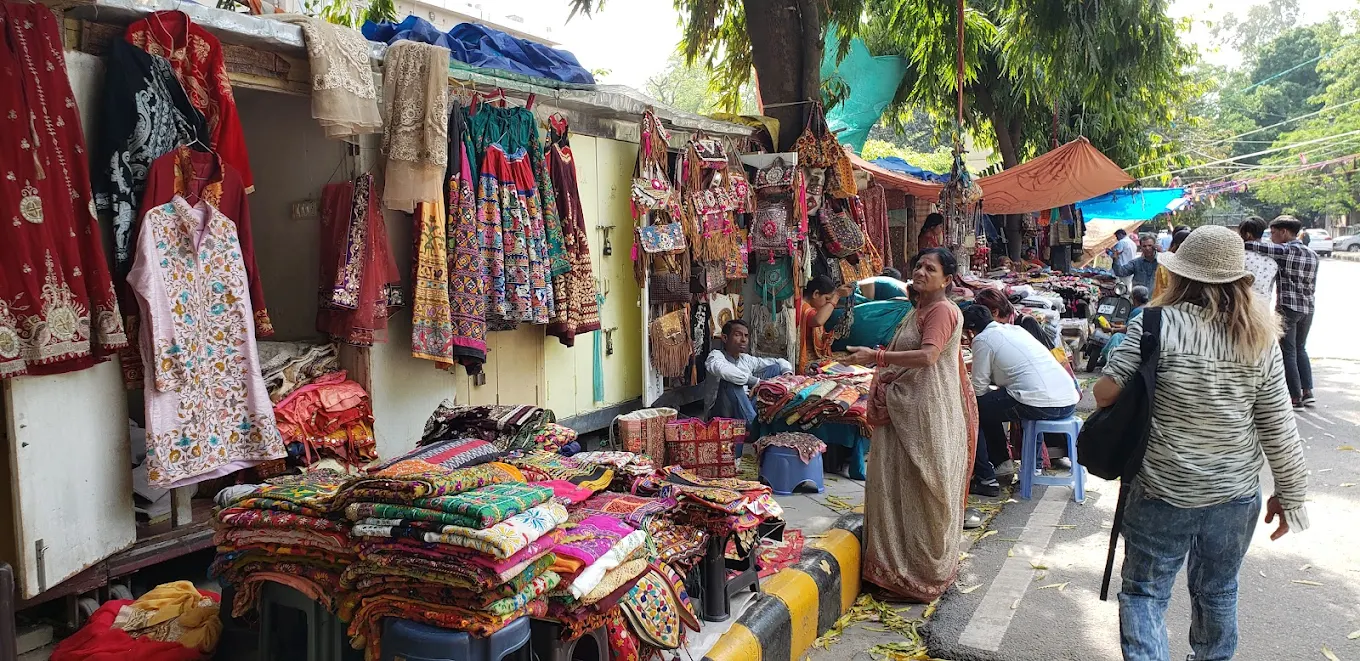 Janpath Market, photo 3 of 9