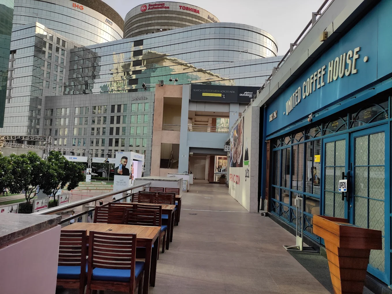 DLF CyberHub (Gurugram, Haryana), photo 1 of 11