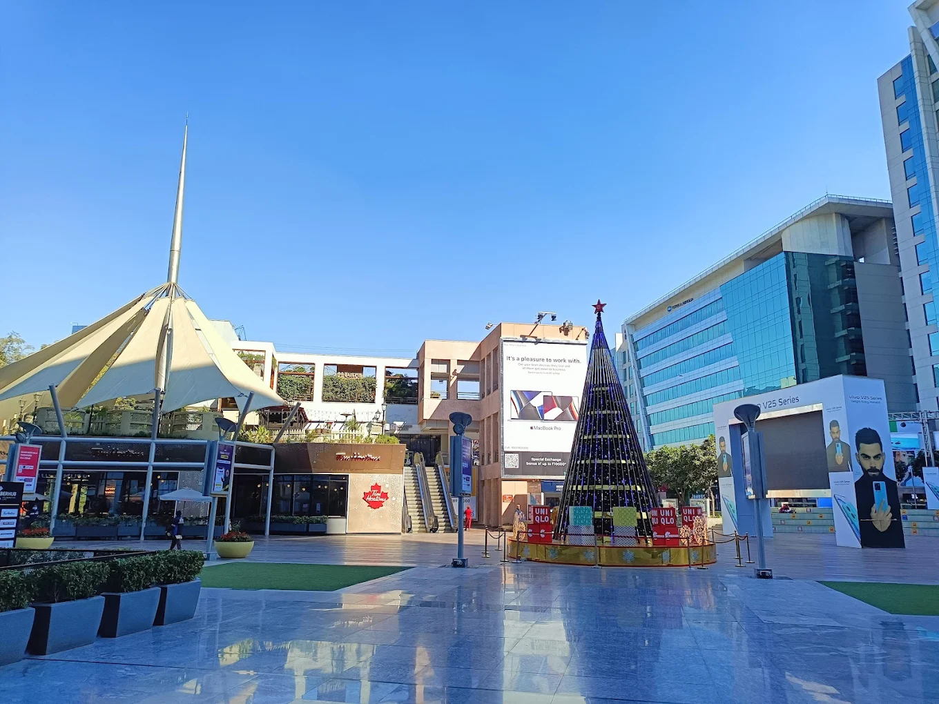 DLF CyberHub (Gurugram, Haryana), photo 3 of 11
