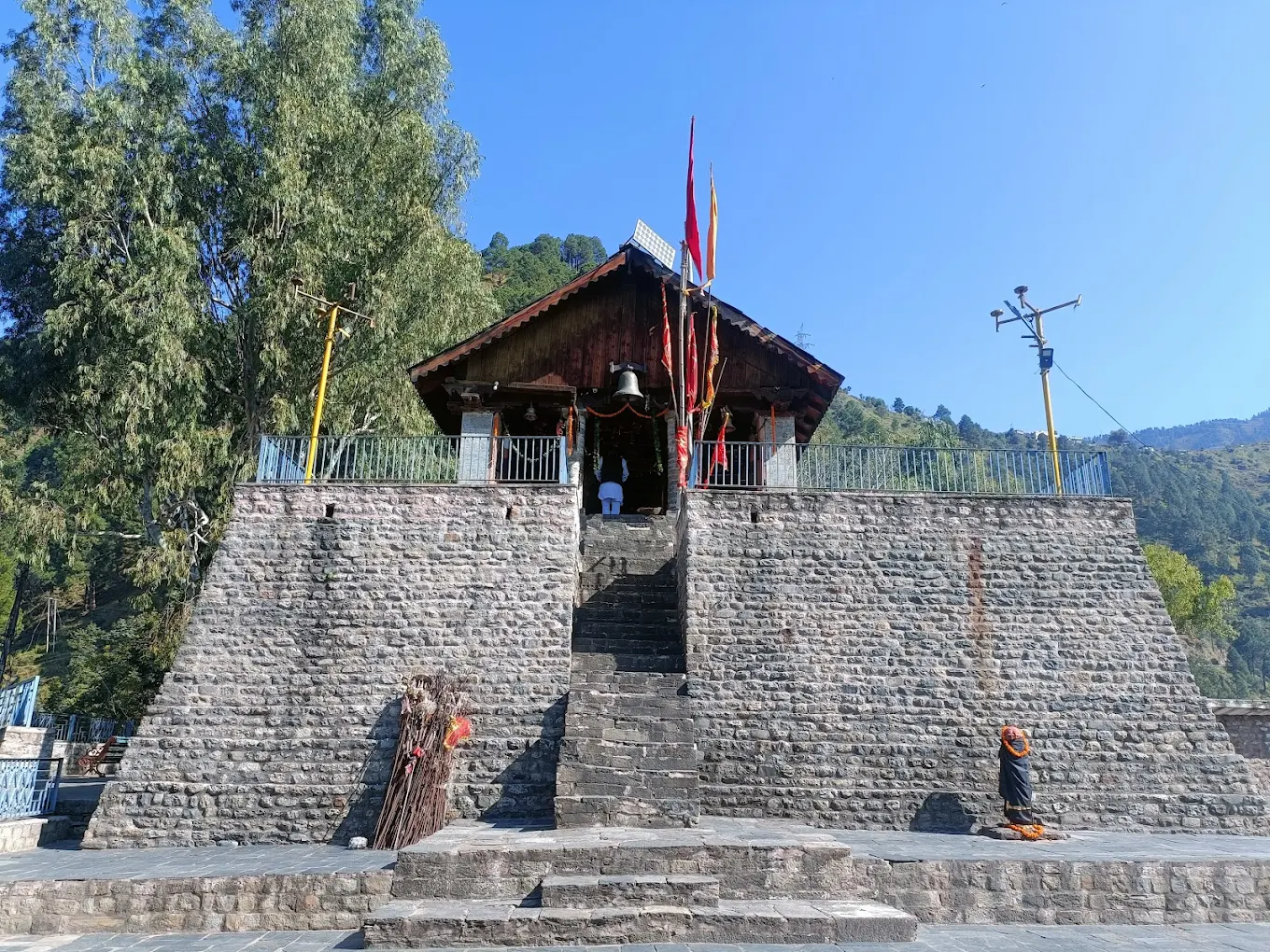Shri Chamunda Devi Mandir Chamba, photo 1 of 8
