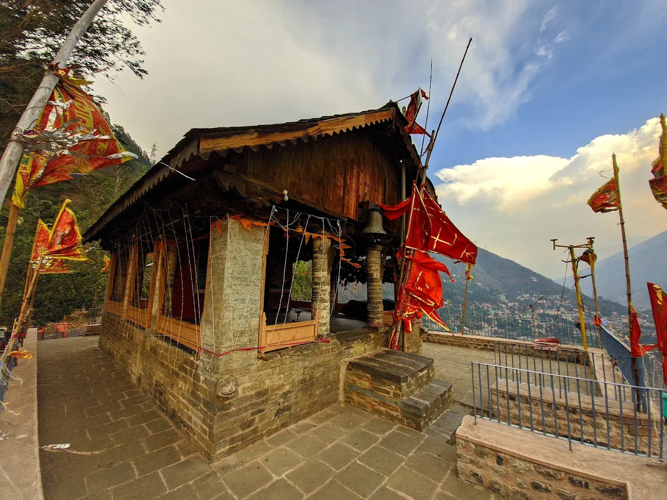 Shri Chamunda Devi Mandir Chamba, photo 2 of 8