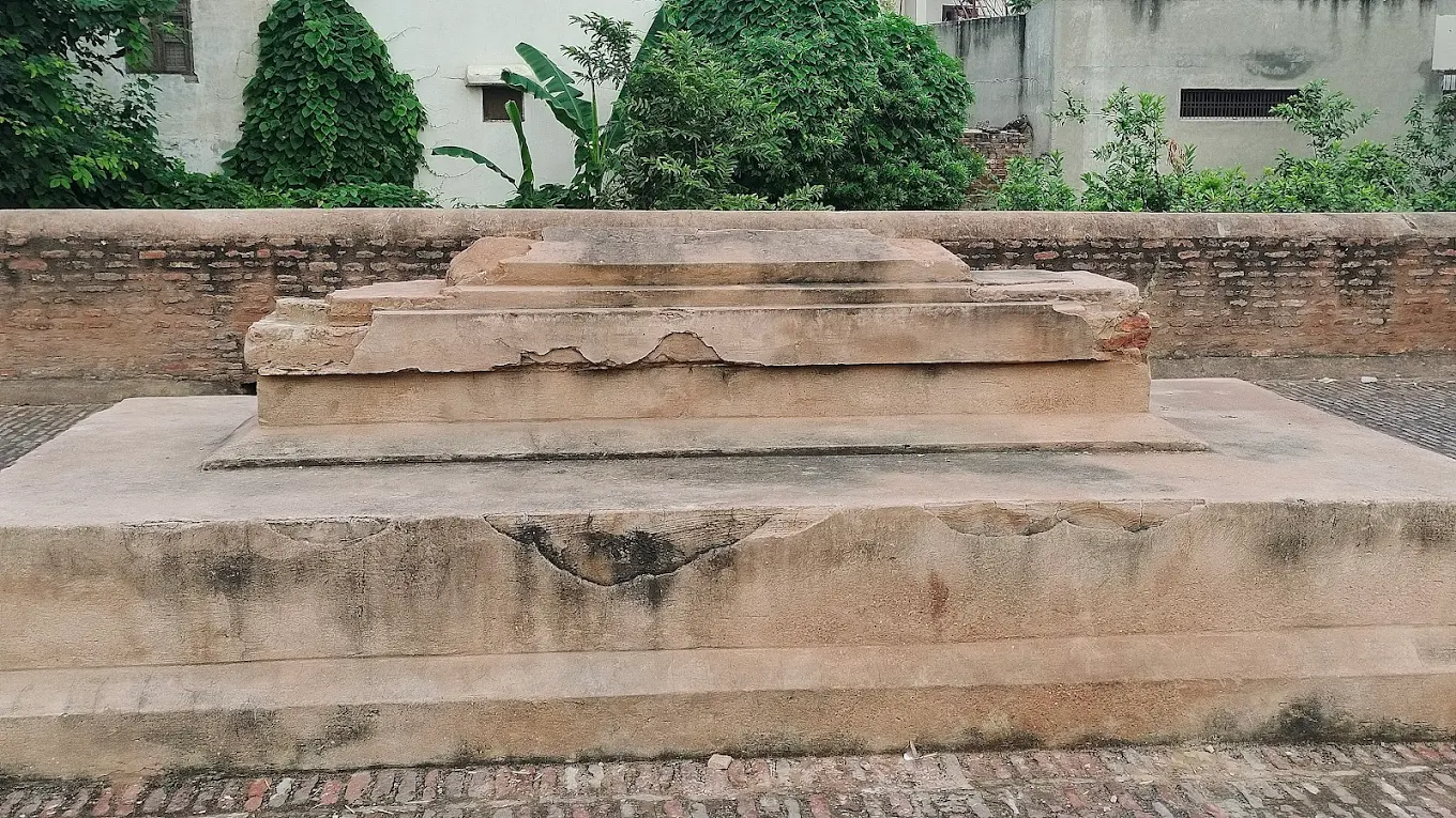 Ibrahim Lodi Tomb, photo 3 of 5