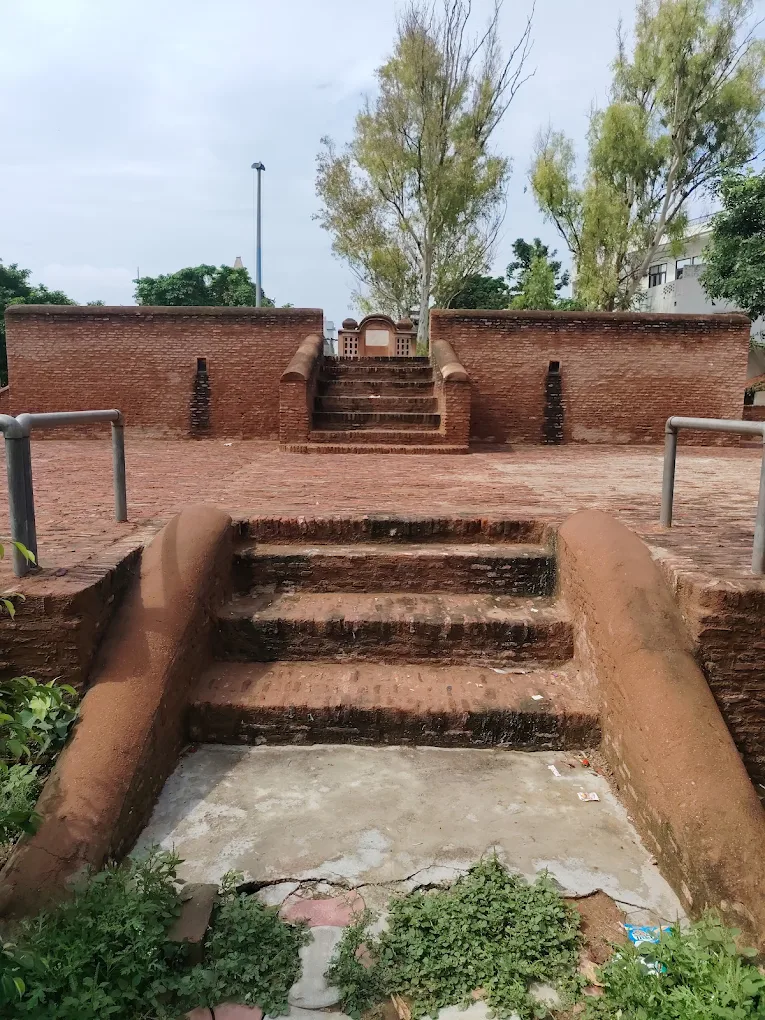 Ibrahim Lodi Tomb, photo 4 of 5