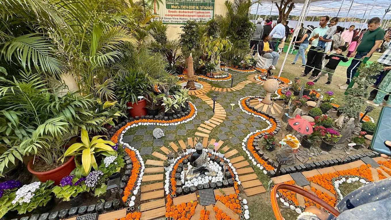 Zakir Hussain Rose Garden, photo 2 of 10