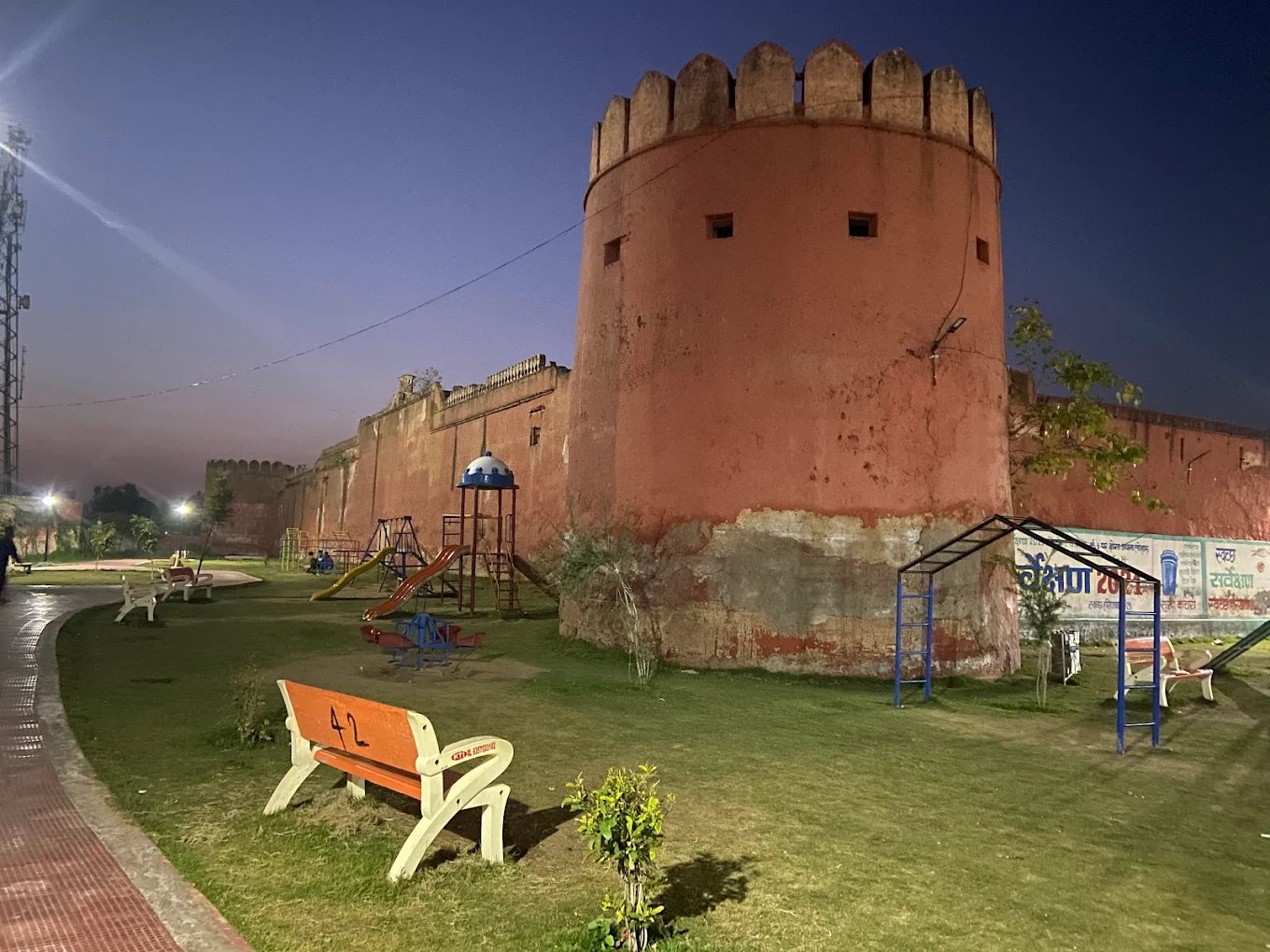 Loharu Fort, photo 1 of 8