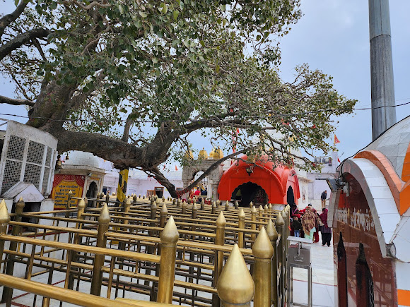 Naina Devi temple, photo 2 of 8
