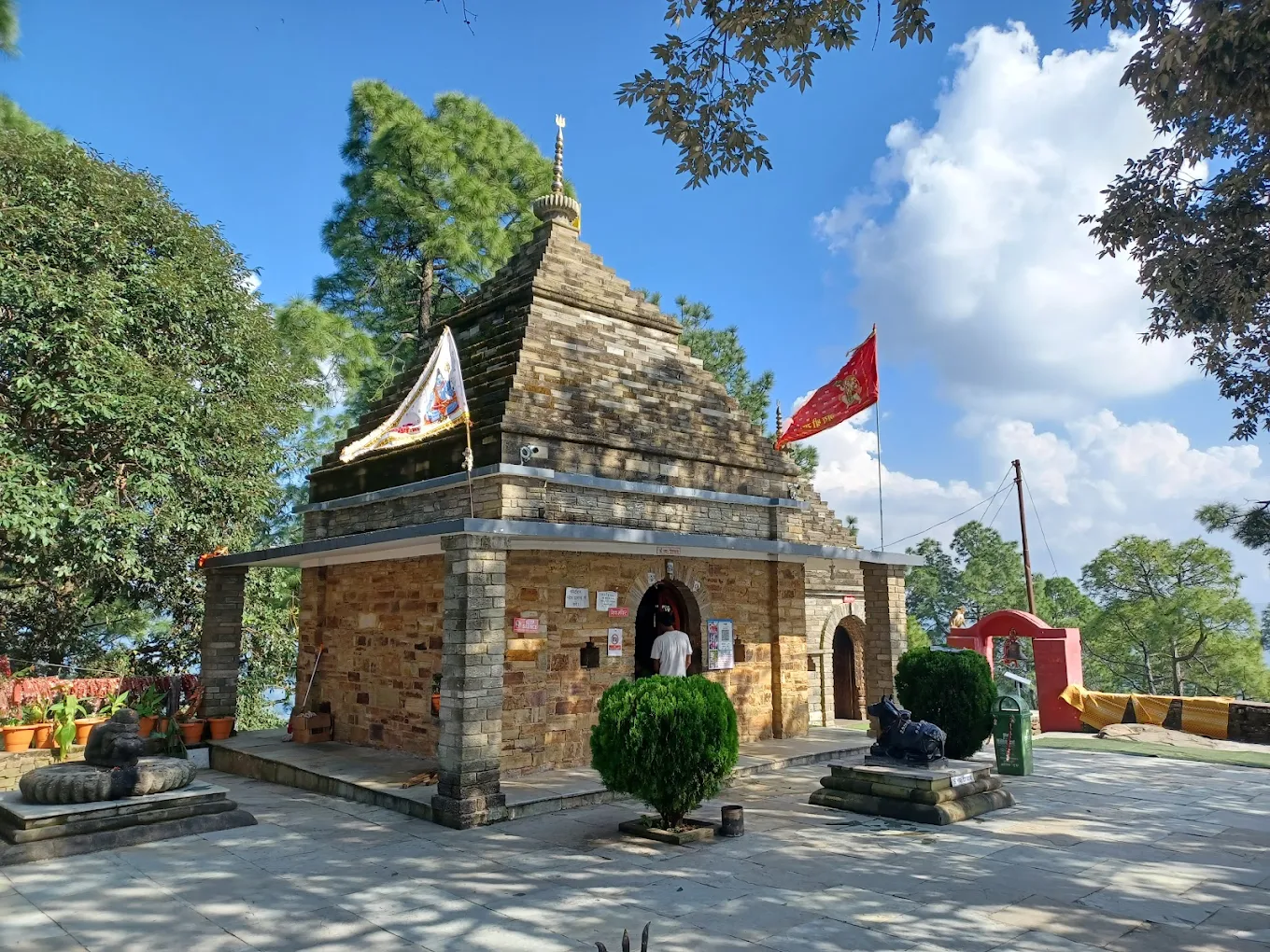Kasar Devi Temple Almora, photo 1 of 6