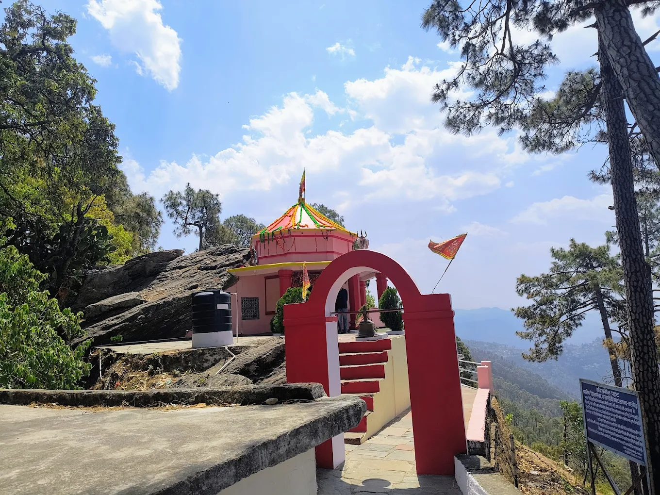 Kasar Devi Temple Almora, photo 3 of 6