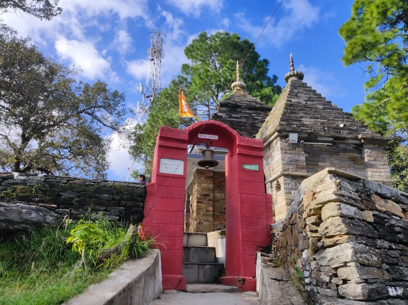 Kasar Devi Temple Almora, photo 4 of 6